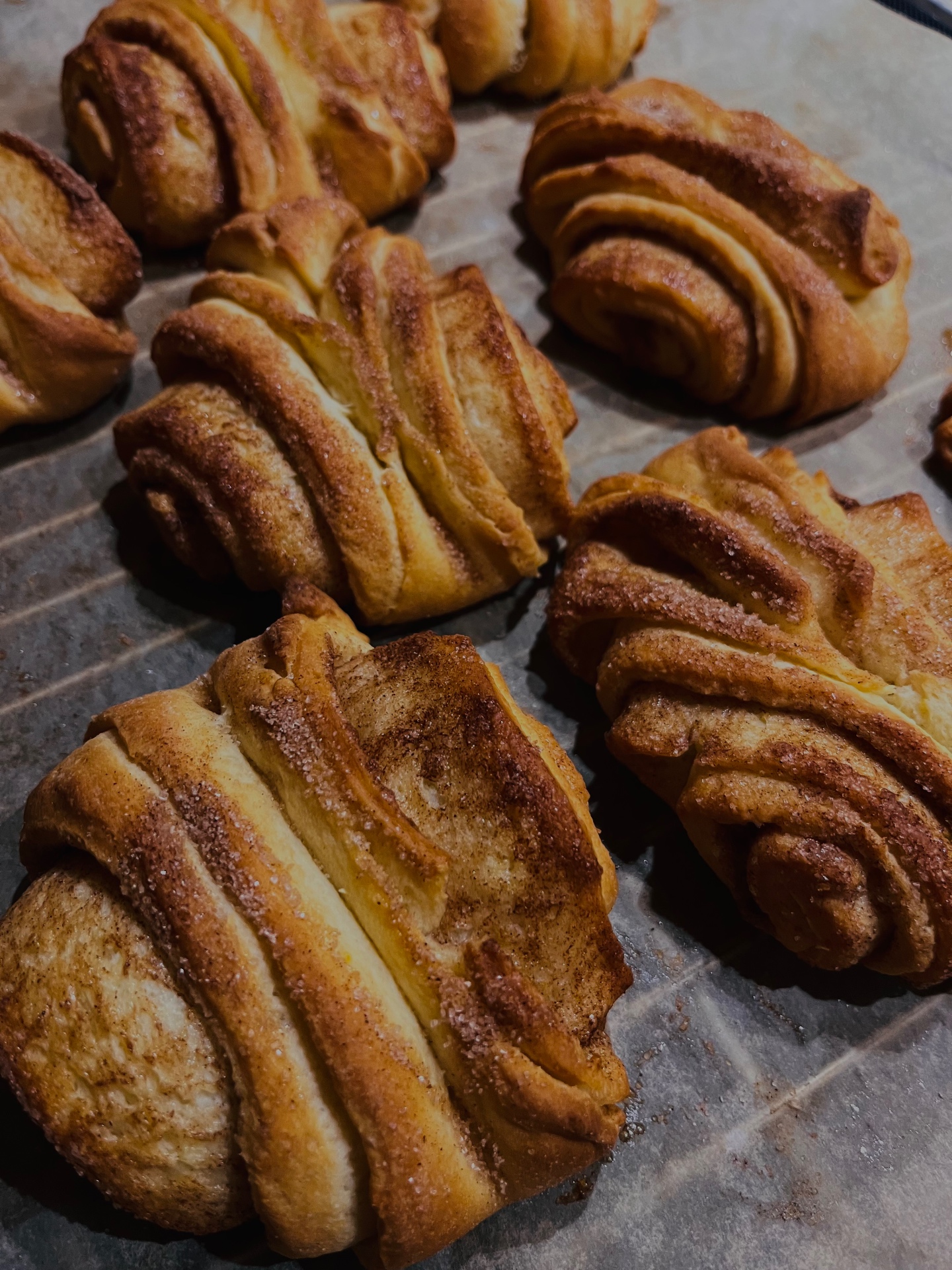 Frisch gebackenes Hefegebäck aus Samanthas Küche